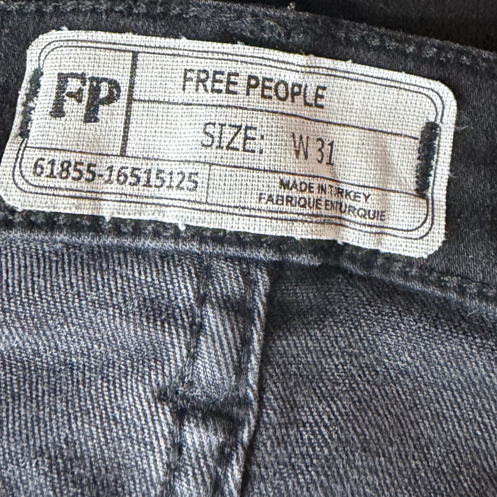 Free People Black Distressed Raw Hem Skinny Jeans Size 31 ✨ - Picture 2 of 5